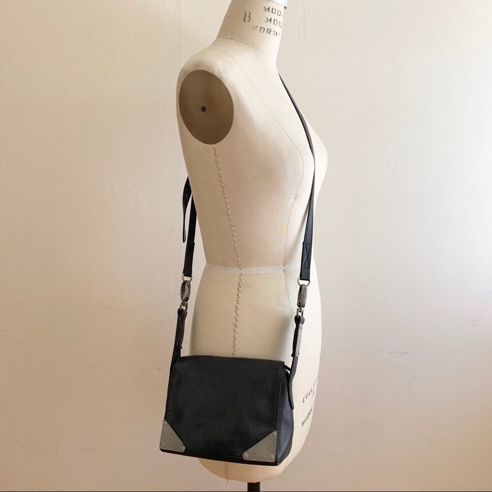 H & M - 100% leather crossbody bag